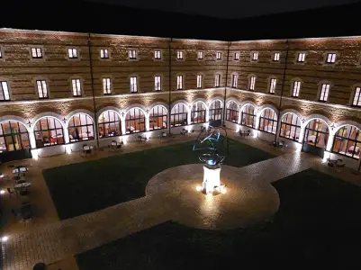 hôtel fourvière lyon cours intérieure en soirée christelle lefresne