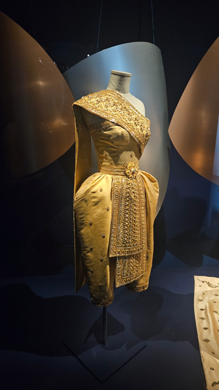 la mode en majesté haute couture et tradition à la cour de thaïlande paris mad mode nn christelle lefresne (2)