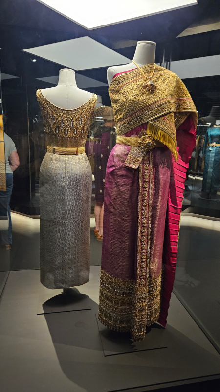 la mode en majesté haute couture et tradition à la cour de thaïlande paris mad mode nn christelle lefresne (3)