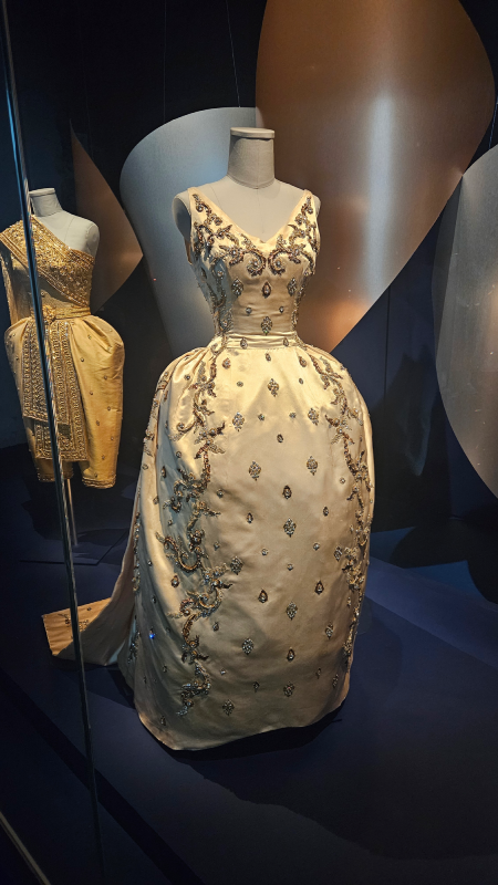la mode en majesté haute couture et tradition à la cour de thaïlande paris mad mode nn christelle lefresne